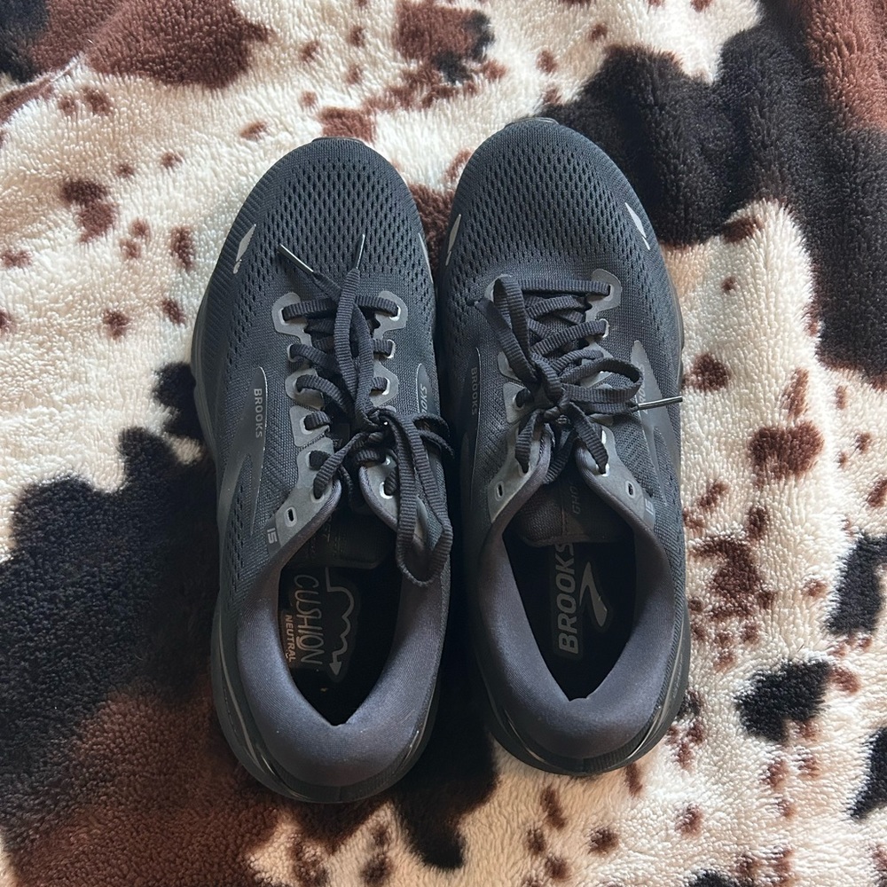 Men’s size 10 Brooks - cloud cushion